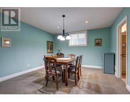 81 - 9 DAUSETT DRIVE - 36