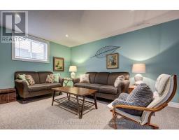 81 - 9 DAUSETT DRIVE - 40