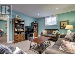 81 - 9 DAUSETT DRIVE - 41