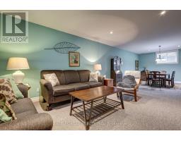 81 - 9 DAUSETT DRIVE - 42