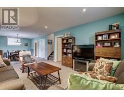 81 - 9 DAUSETT DRIVE - 43