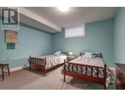 81 - 9 DAUSETT DRIVE - 44