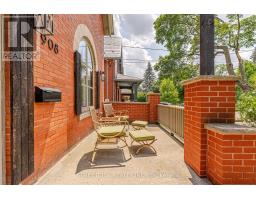 908 MAITLAND STREET - 4