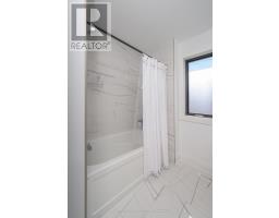 7501 SILVER CREEK CRESCENT - 33