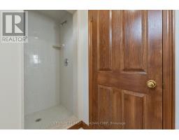 47 CARRIAGE HILL CRESCENT - 32