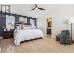 3 - 727 APRICOT DRIVE - 32