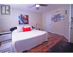 682 HEDGEROW PLACE - 22