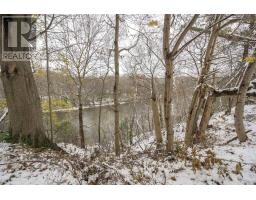 62 - 1385 COMMISSIONERS ROAD W - 2