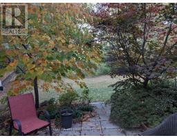 62 - 1385 COMMISSIONERS ROAD W - 38