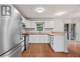 21 VILLAGE GATE CRESCENT - 11