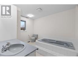 21 VILLAGE GATE CRESCENT - 26