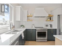 29 SPRUCE CRESCENT - 7