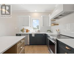 29 SPRUCE CRESCENT - 8