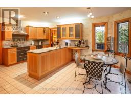 922 COUNTRY CLUB CRESCENT - 16