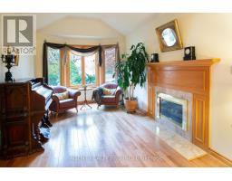 922 COUNTRY CLUB CRESCENT - 21