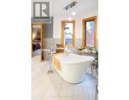 922 COUNTRY CLUB CRESCENT - 31