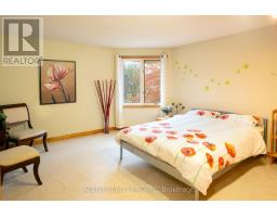 922 COUNTRY CLUB CRESCENT - 33