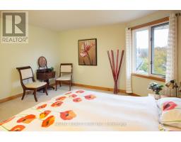 922 COUNTRY CLUB CRESCENT - 34