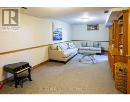 922 COUNTRY CLUB CRESCENT - 38