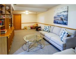 922 COUNTRY CLUB CRESCENT - 40