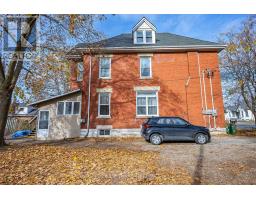 551 ADELAIDE STREET N - 30