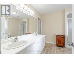 914 COLLINS DRIVE N - 17