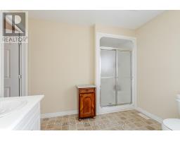 914 COLLINS DRIVE N - 18