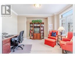 914 COLLINS DRIVE N - 5