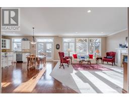 914 COLLINS DRIVE N - 7