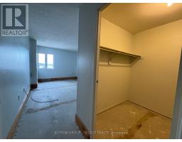 906 - 858 COMMISSIONERS ROAD E - 17