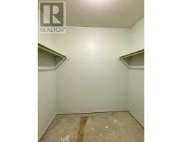 906 - 858 COMMISSIONERS ROAD E - 18