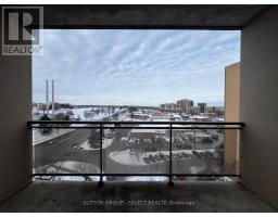 906 - 858 COMMISSIONERS ROAD E - 21