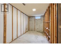 64 JENA CRESCENT - 33