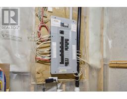 12 - 800 COMMISSIONERS ROAD W - 33