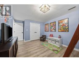 191 GILMOUR DRIVE - 35