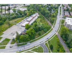 121 THOMPSON ROAD - 4