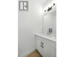 28 - 1870 ALDERSBROOK GATE - 11