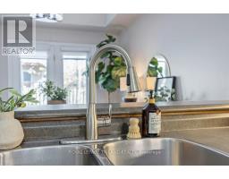 8 - 2089 BEAVERBROOK AVENUE - 17