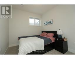 6 - 925 DEVERON CRESCENT - 11