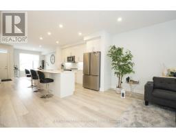 6 - 925 DEVERON CRESCENT - 4