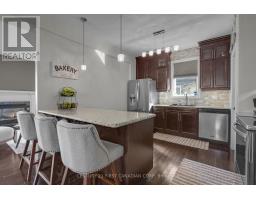 916 ROULSTON STREET - 6