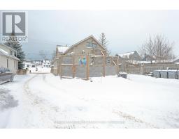 16 ONTARIO STREET N - 32