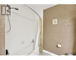 9 GERALD CRESCENT - 22