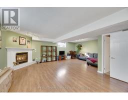 9 GERALD CRESCENT - 32