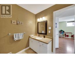 9 GERALD CRESCENT - 39