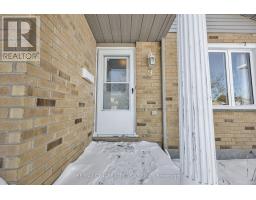 9 GERALD CRESCENT - 4