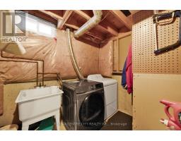 9 GERALD CRESCENT - 44