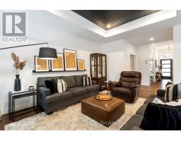 17 KEMP CRESCENT - 12