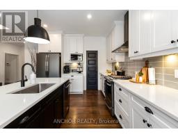 17 KEMP CRESCENT - 17