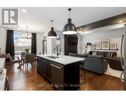 17 KEMP CRESCENT - 18